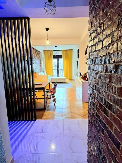 Classy Apartment With Parking In The City Center Бухарест Экстерьер фото
