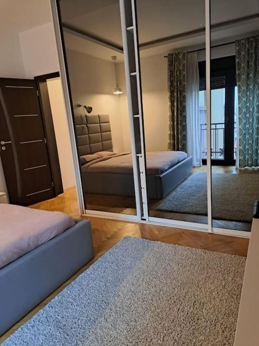 Classy Apartment With Parking In The City Center Бухарест Экстерьер фото