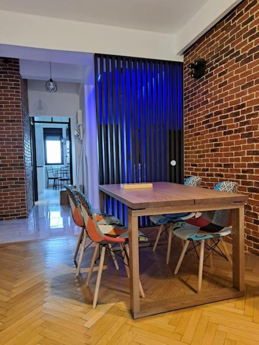 Classy Apartment With Parking In The City Center Бухарест Экстерьер фото
