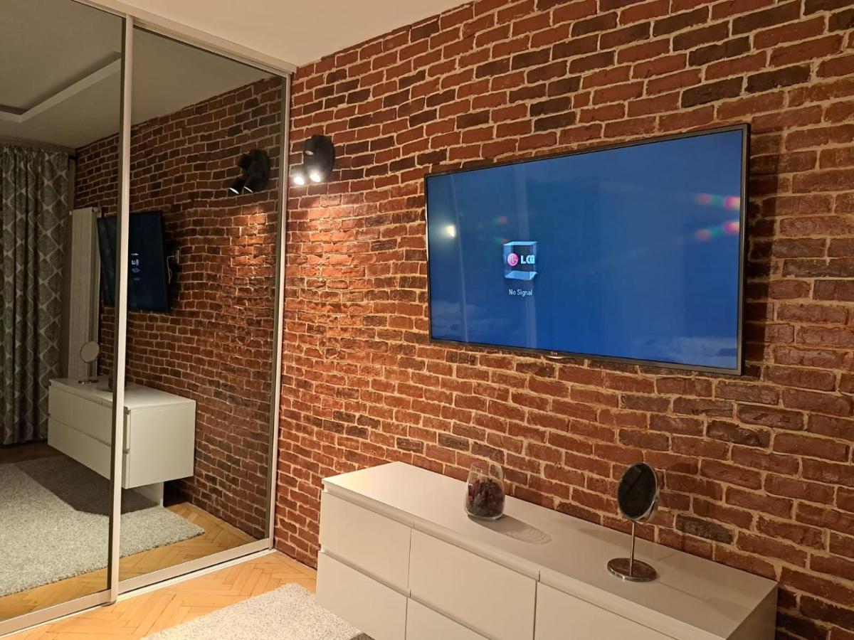 Classy Apartment With Parking In The City Center Бухарест Экстерьер фото