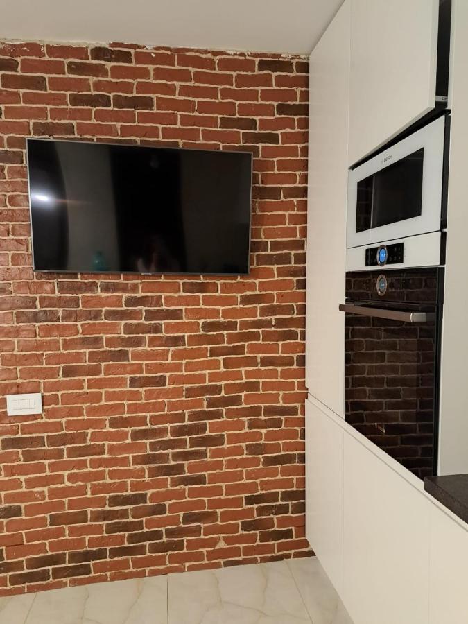 Classy Apartment With Parking In The City Center Бухарест Экстерьер фото