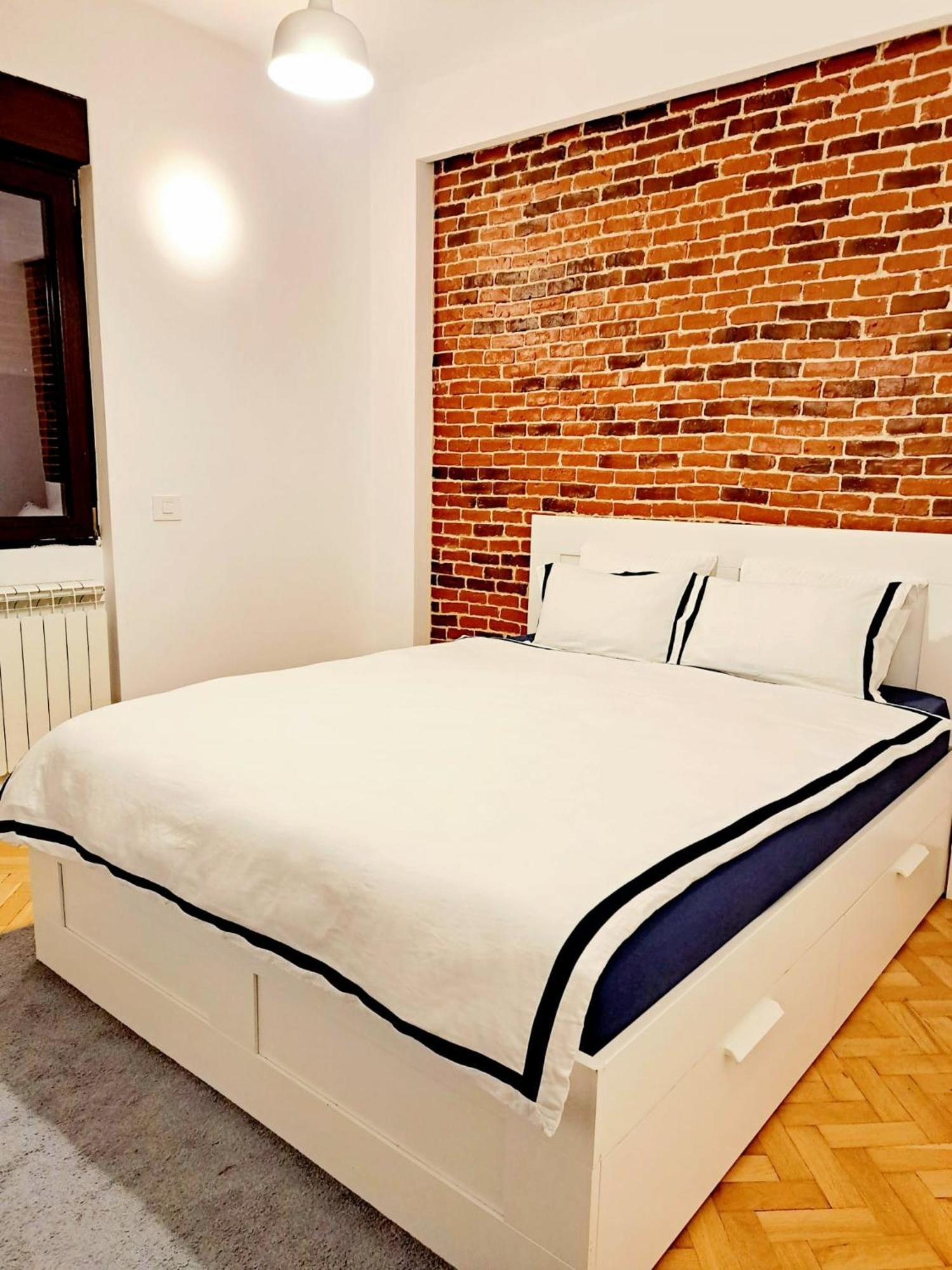 Classy Apartment With Parking In The City Center Бухарест Экстерьер фото