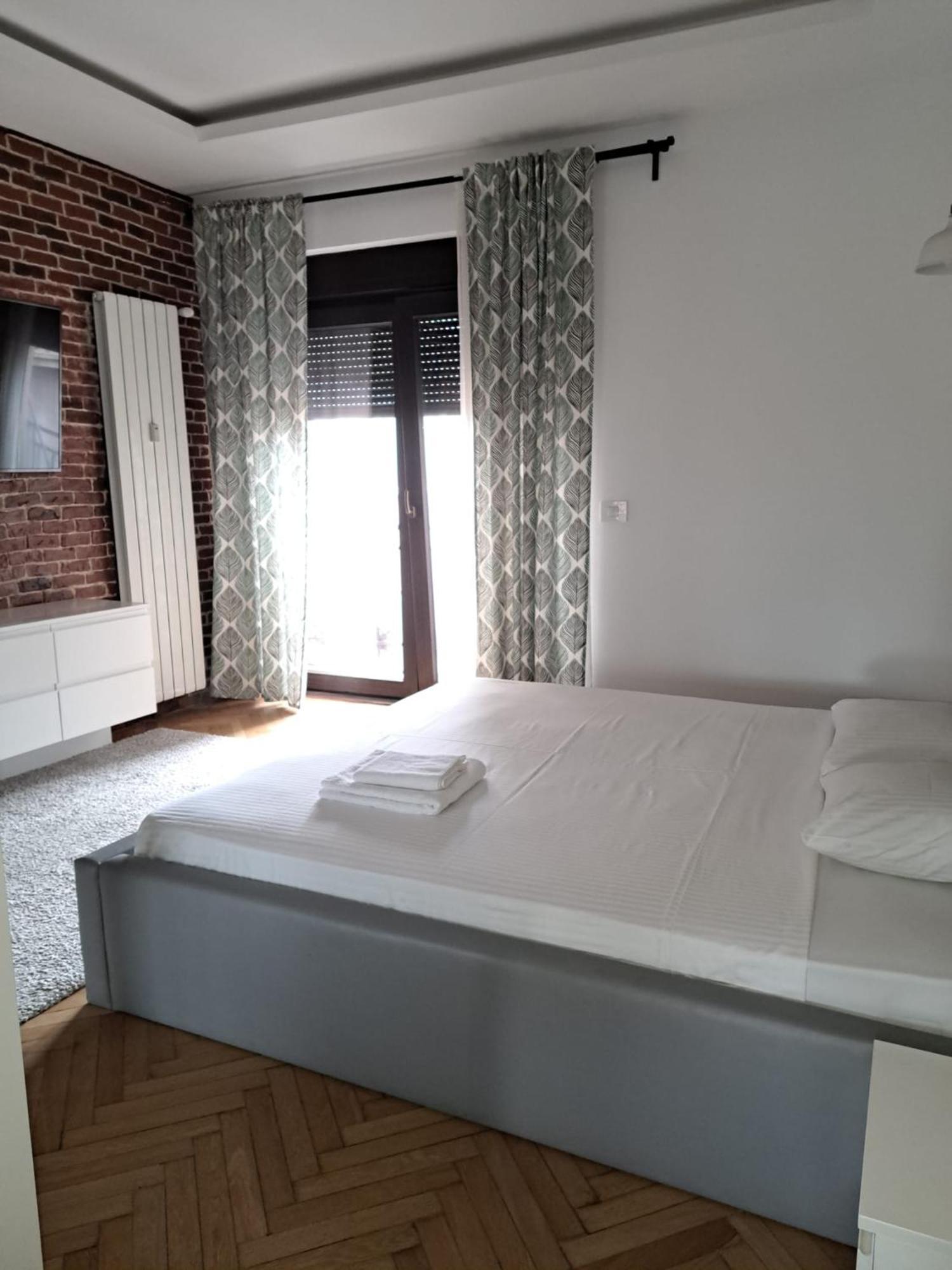 Classy Apartment With Parking In The City Center Бухарест Экстерьер фото